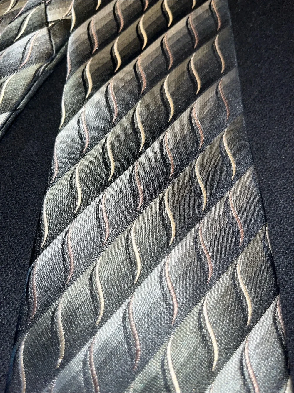 Arrow Olive-Tone Diagonal Ripple Silk Tie